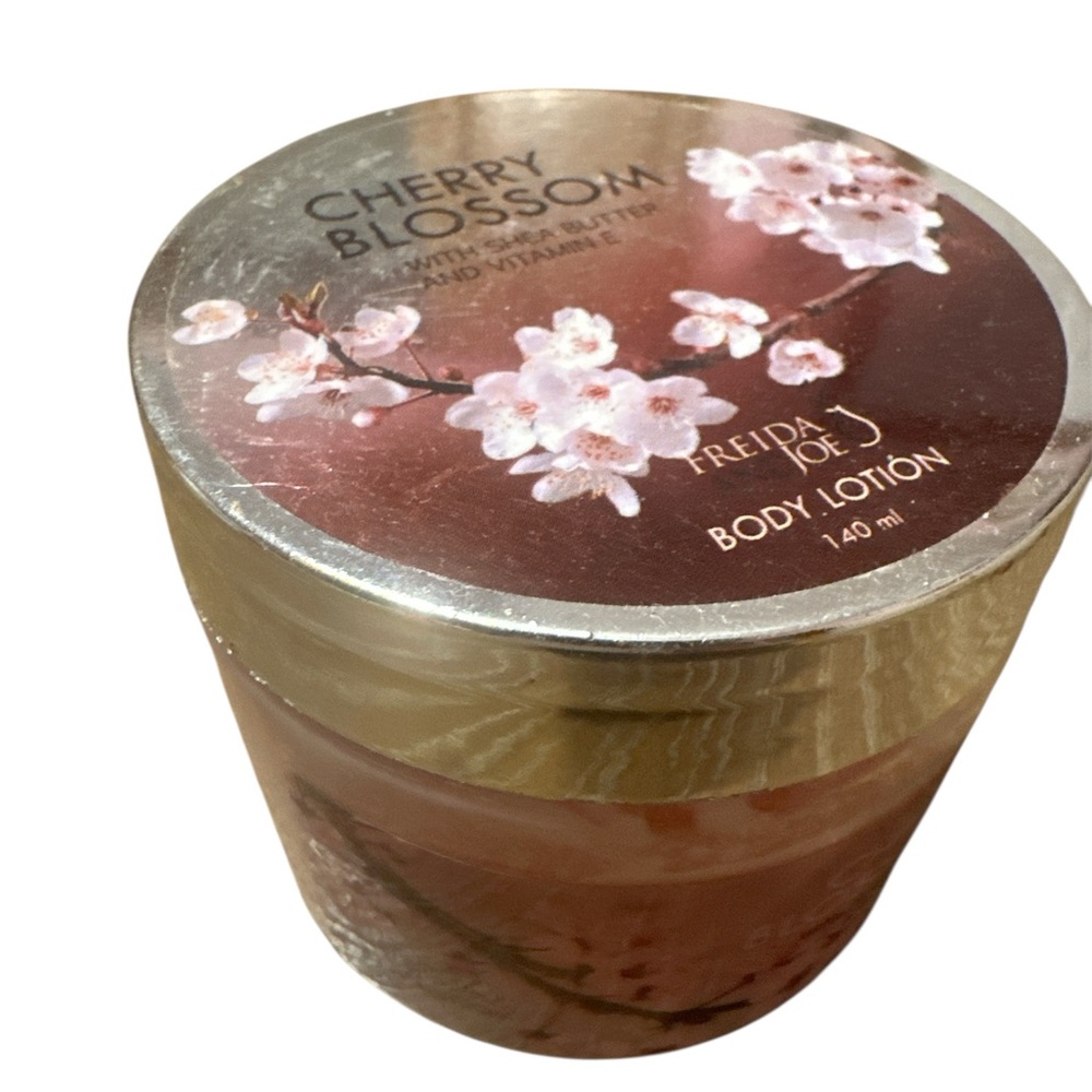 Freida and Joe  Cherry Blossom Body Lotion - Pink